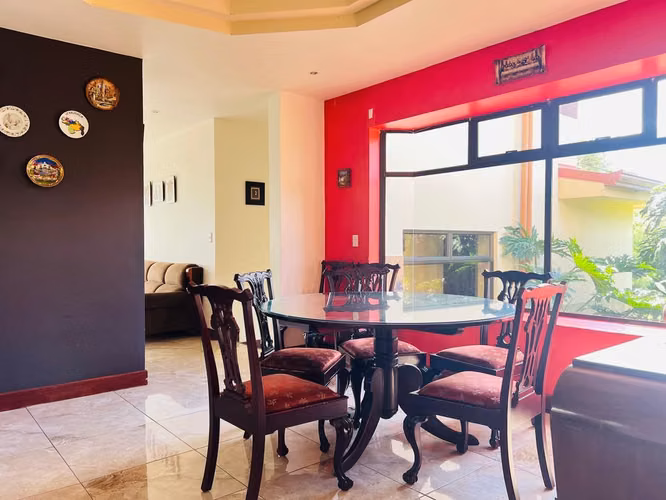 Venta de casa en San Rafael de Coronado en lote de 2500 m2