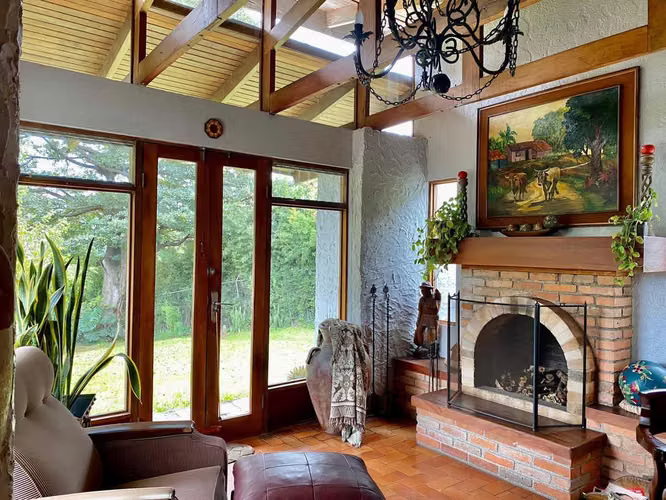 Venta de casa en San Rafael Escazú en lote de 1887 m2