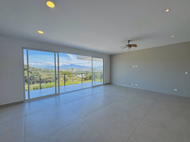 ALQUILER/VENTA DE CASA NUEVA EN GUACHIPELIN