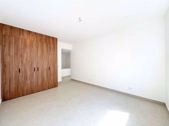 ALQUILER/VENTA DE CASA NUEVA EN GUACHIPELIN