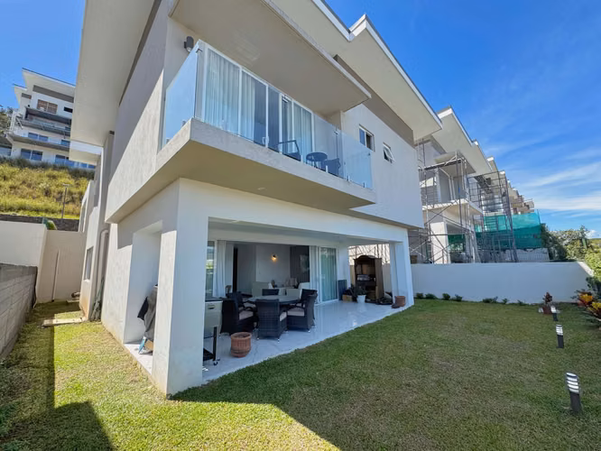 ALQUILER/VENTA DE CASA NUEVA EN GUACHIPELIN