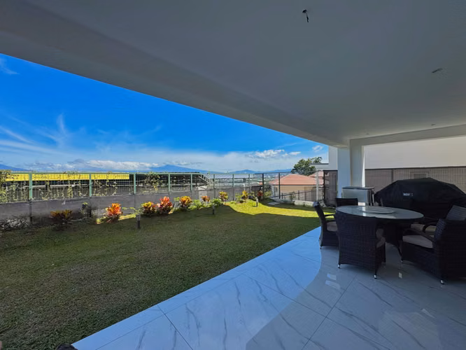 ALQUILER/VENTA DE CASA NUEVA EN GUACHIPELIN