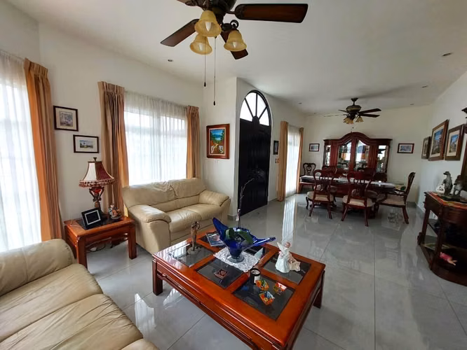 Venta de Casa en Condominio Hacienda Los Reyes La Guácima Alajuela - Imagen 4