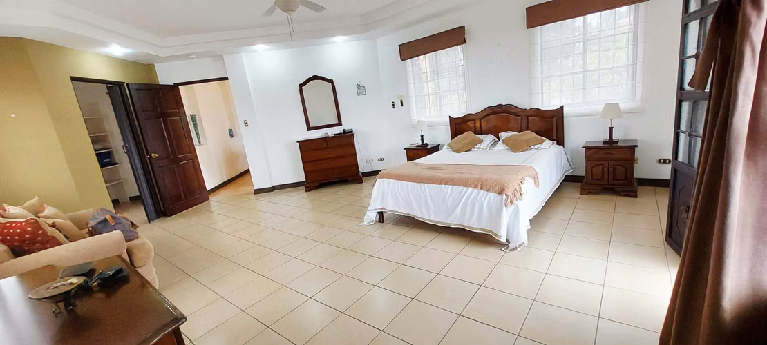 Venta Gran casa de lujo en Coronado – ¡Amplia, elegante y rodeada de naturaleza! con 5 habitaciones
