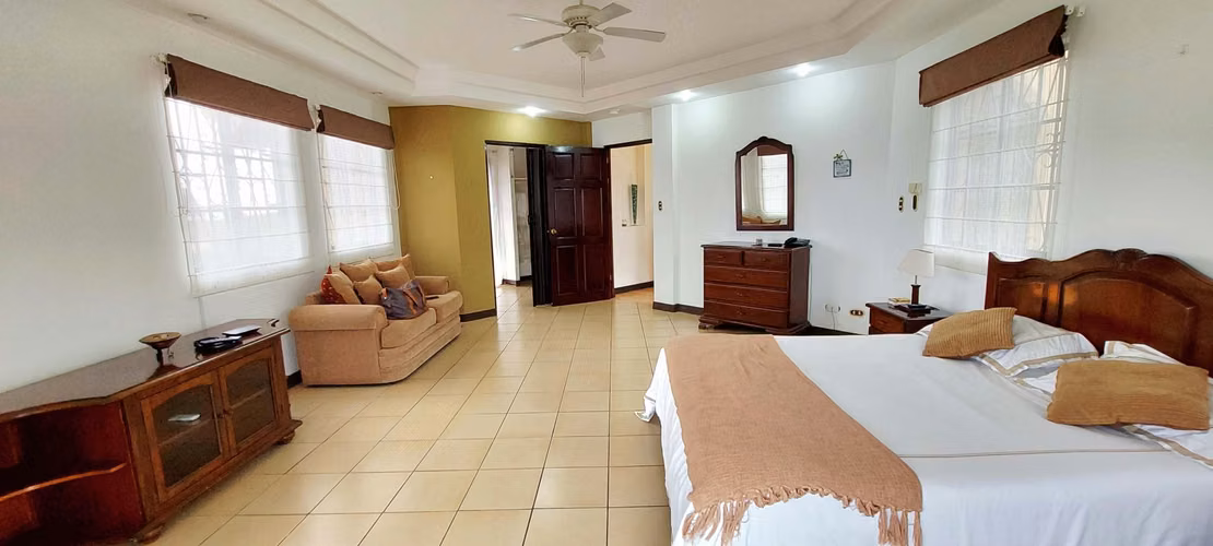 Venta Gran casa de lujo en Coronado – ¡Amplia, elegante y rodeada de naturaleza! con 5 habitaciones