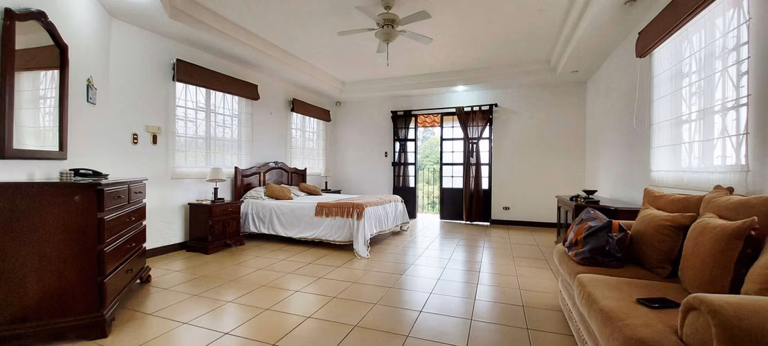 Venta Gran casa de lujo en Coronado – ¡Amplia, elegante y rodeada de naturaleza! con 5 habitaciones