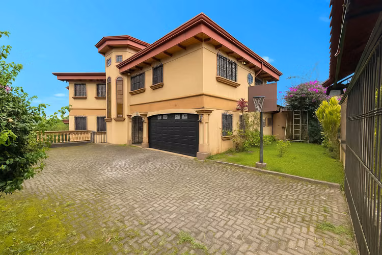 Venta Gran casa de lujo en Coronado – ¡Amplia, elegante y rodeada de naturaleza! con 5 habitaciones