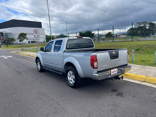 NISSAN NAVARA LE 2012