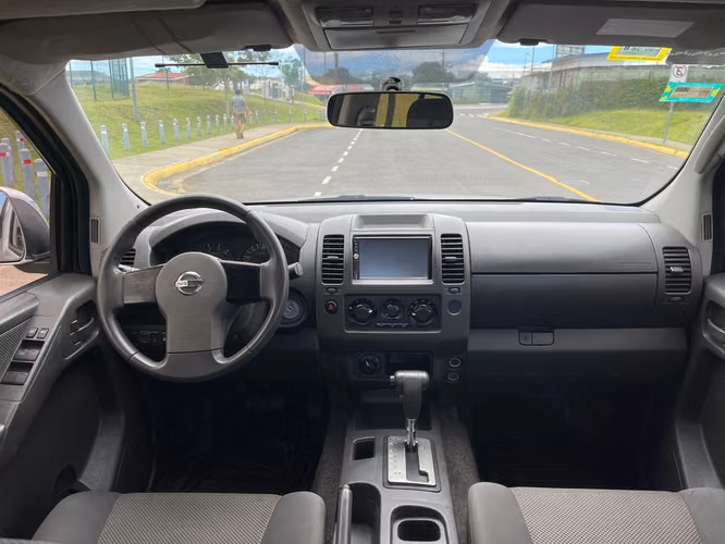 NISSAN NAVARA LE 2012
