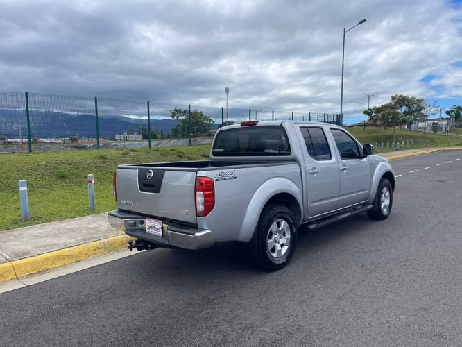 NISSAN NAVARA LE 2012