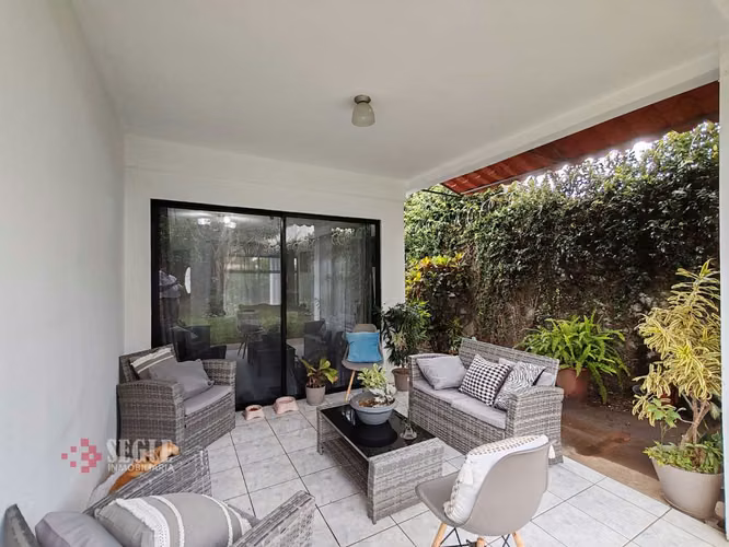 Venta de casa con uso de suelo mixto, Escazú, San Rafael.