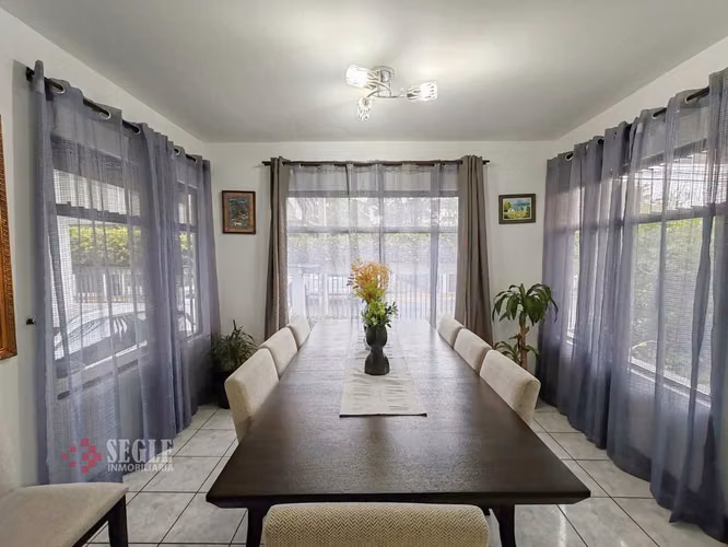 Venta de casa con uso de suelo mixto, Escazú, San Rafael.