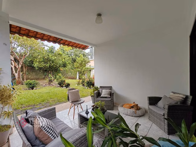 Venta de casa con uso de suelo mixto, Escazú, San Rafael.