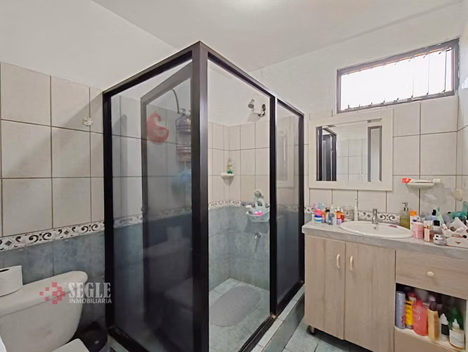 Venta de casa con uso de suelo mixto, Escazú, San Rafael.