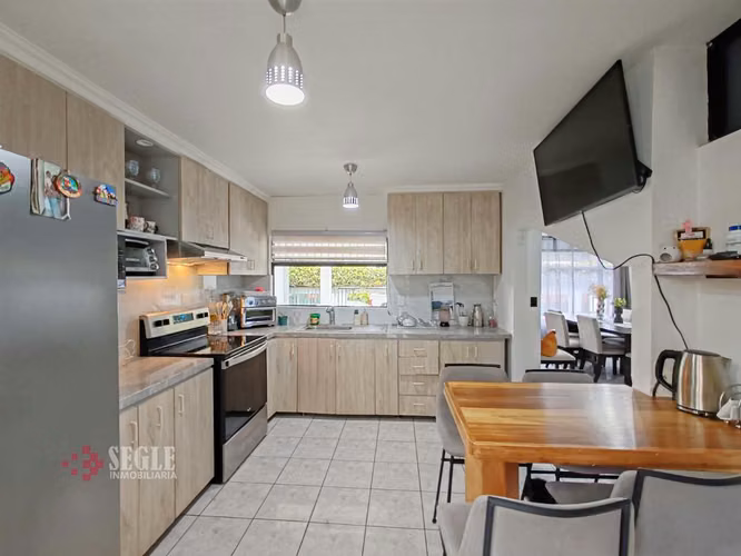 Venta de casa con uso de suelo mixto, Escazú, San Rafael.