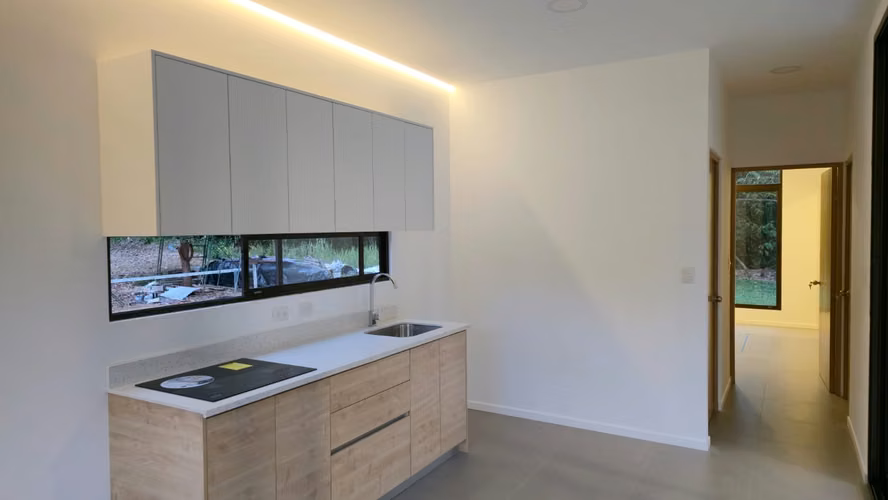 Venta casa moderna a estrenar c/amplio jardín, Parrita, Puntarenas.(MV) - Imagen 9