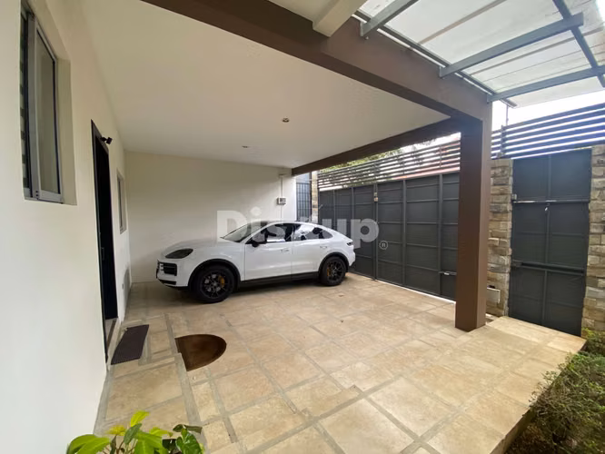 Venta de moderna casa de 5 hab. C/patio. Pinares de Curridabat - Imagen 20