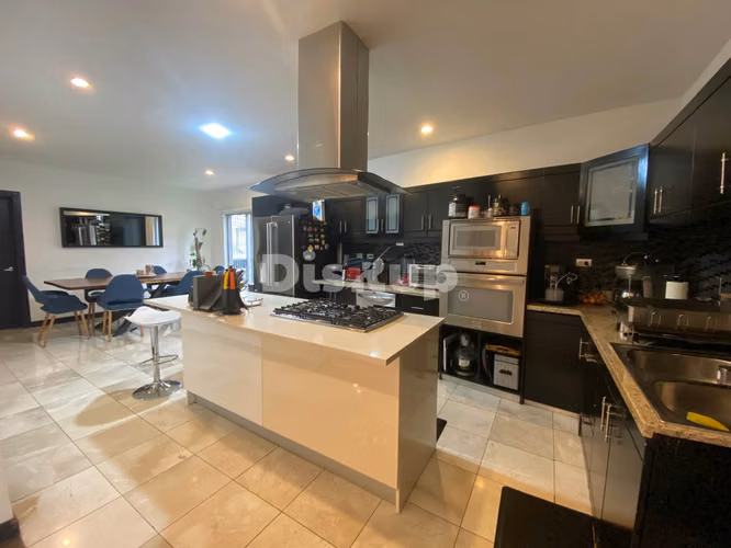Venta de moderna casa de 5 hab. C/patio. Pinares de Curridabat - Imagen 9