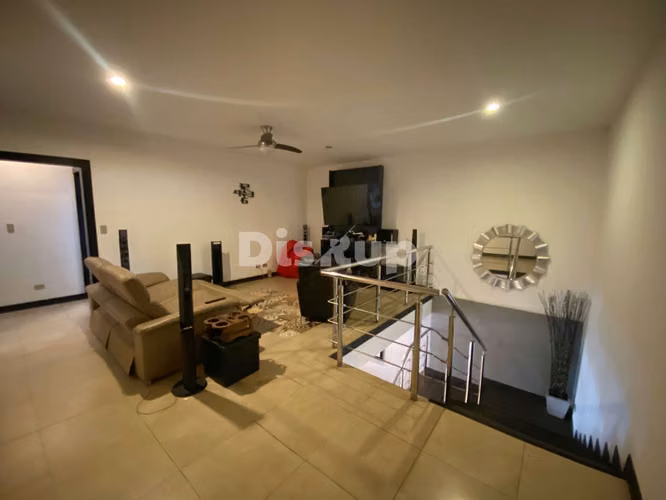 Venta de moderna casa de 5 hab. C/patio. Pinares de Curridabat - Imagen 14