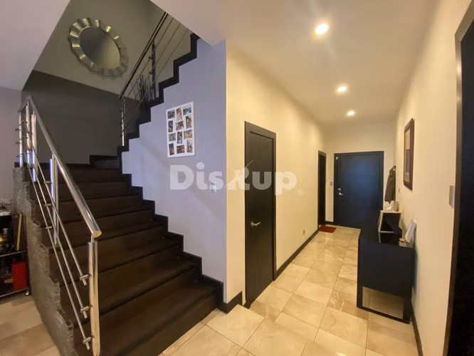 Venta de moderna casa de 5 hab. C/patio. Pinares de Curridabat - Imagen 4
