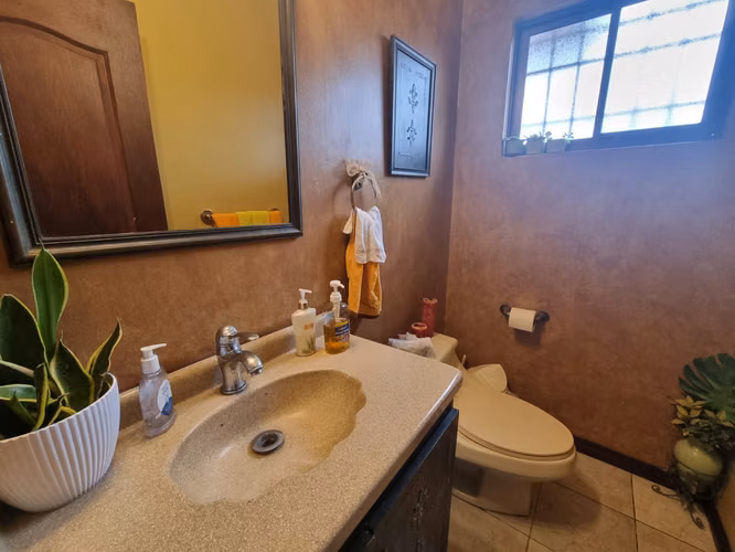 Se Vende Amplia Casa Heredia 6 Dormitorios