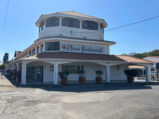 Venta de Local-Espacio Comercial en Playa Jacó