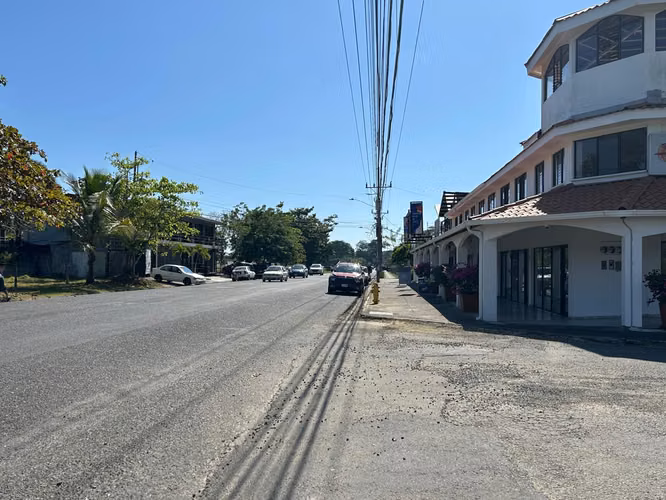 Venta de Local-Espacio Comercial en Playa Jacó