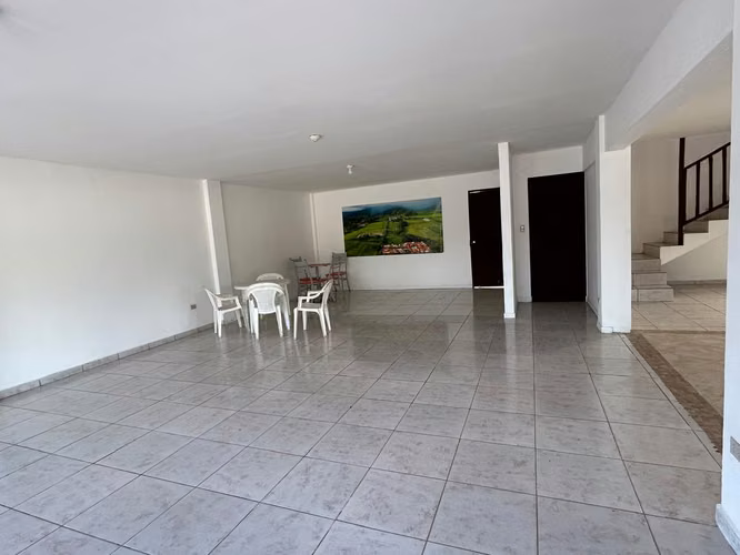 Venta de Local-Espacio Comercial en Playa Jacó