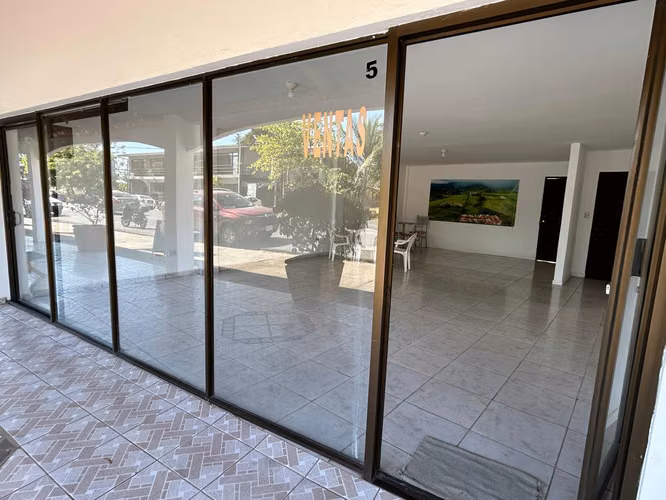 Venta de Local-Espacio Comercial en Playa Jacó