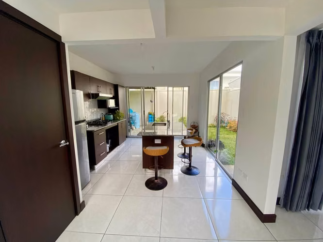 Venta de Casa en El Guarco  El Tejar Cartago en condominio - Imagen 4