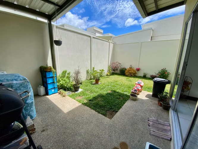 Venta de Casa en El Guarco  El Tejar Cartago en condominio - Imagen 8