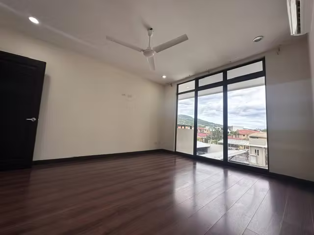 Gran Apartamento en Venta en Condominio en Pozos Santa Ana - Imagen 11