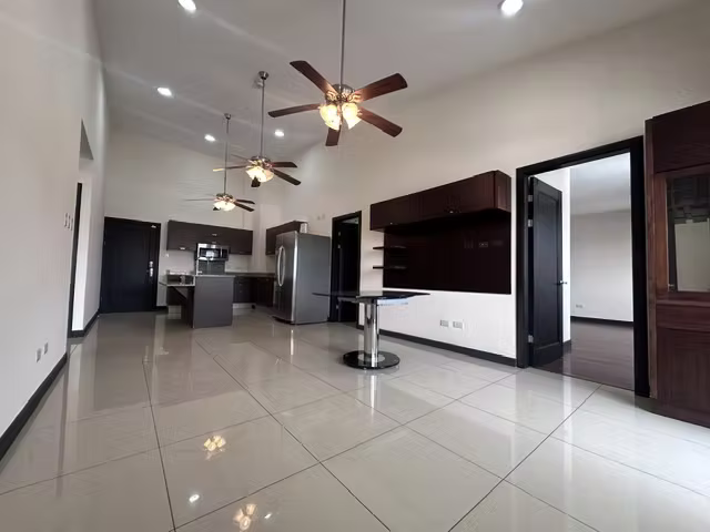 Gran Apartamento en Venta en Condominio en Pozos Santa Ana - Imagen 14
