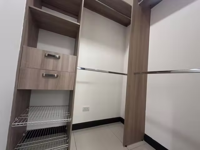 Gran Apartamento en Venta en Condominio en Pozos Santa Ana - Imagen 12
