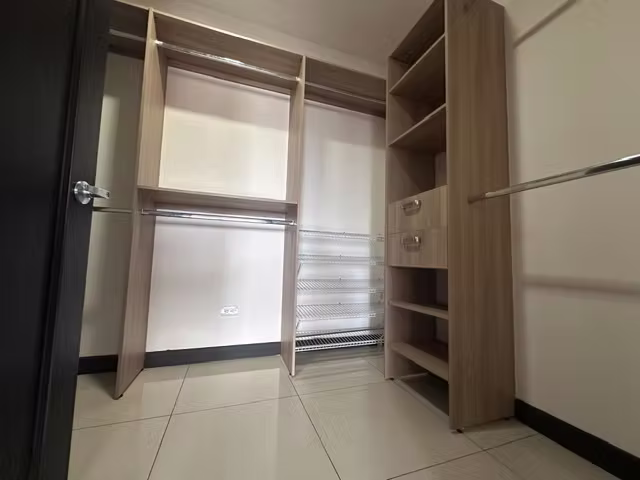 Gran Apartamento en Venta en Condominio en Pozos Santa Ana - Imagen 8