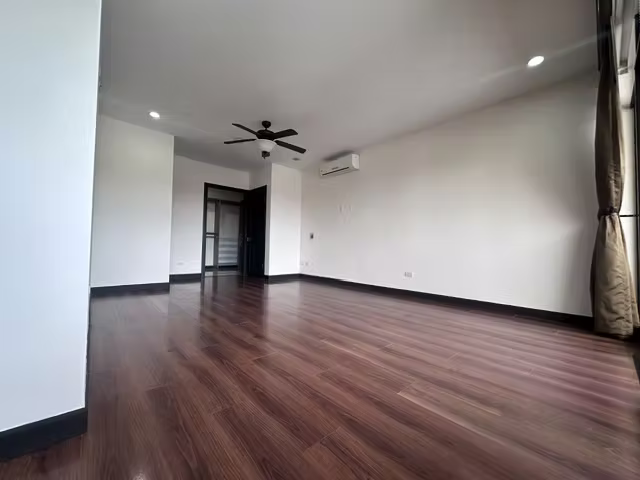 Gran Apartamento en Venta en Condominio en Pozos Santa Ana - Imagen 6
