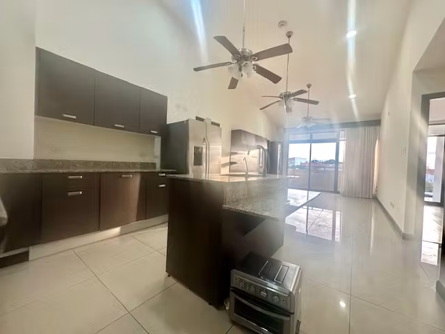 Gran Apartamento en Venta en Condominio en Pozos Santa Ana - Imagen 4
