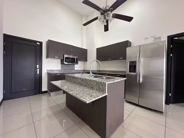 Gran Apartamento en Venta en Condominio en Pozos Santa Ana - Imagen 2