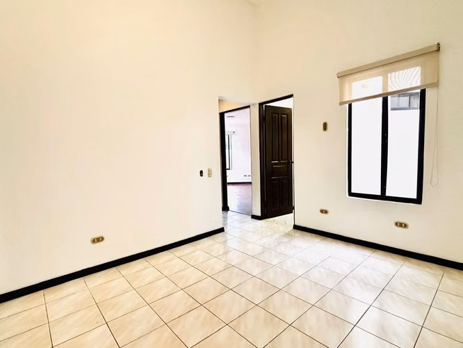 Escazú - Zona del Country Cub - 3 hab + 2.5 baños - Remodelada - 3 parqueos - Imagen 10
