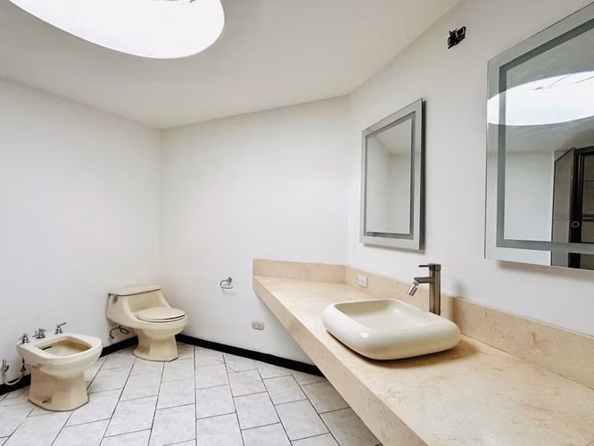 Escazú - Zona del Country Cub - 3 hab + 2.5 baños - Remodelada - 3 parqueos - Imagen 12