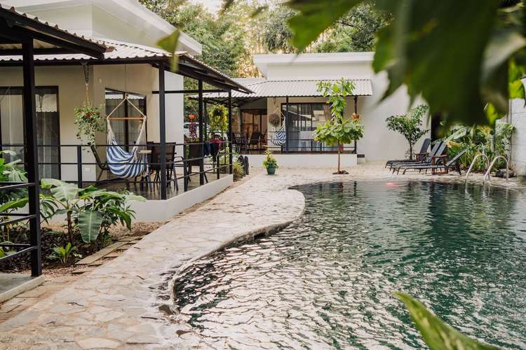 Venta de 4 Villas Modernas Totalmente Amuebladas con Piscina – Cerca de Playa Avellanas - Imagen 5