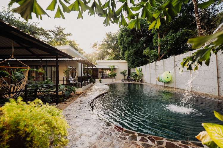 Venta de 4 Villas Modernas Totalmente Amuebladas con Piscina – Cerca de Playa Avellanas - Imagen 10