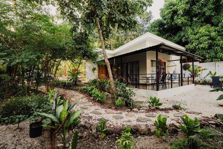 Venta de 4 Villas Modernas Totalmente Amuebladas con Piscina – Cerca de Playa Avellanas - Imagen 7