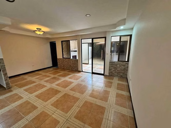SE VENDE CASA EN RESIDENCIAL HEREDIA SAN FRANCISCO