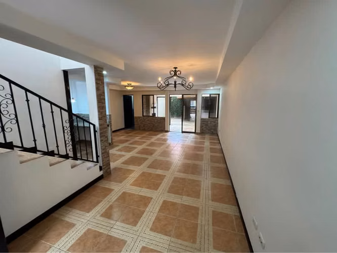 SE VENDE CASA EN RESIDENCIAL HEREDIA SAN FRANCISCO