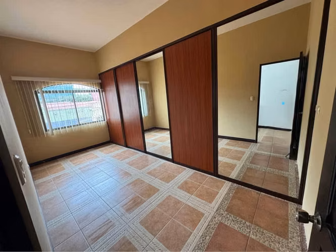 SE VENDE CASA EN RESIDENCIAL HEREDIA SAN FRANCISCO