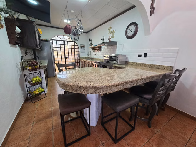 VENTA DE CASA DE UNA PLANTA EN RESIDENCIAL, SANTO DOMINGO, HDIA