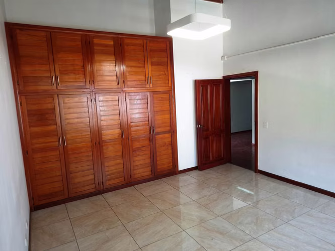 CASA EN ESCAZÚ. SAN RAFAEL. BELLO HORIZONTE.