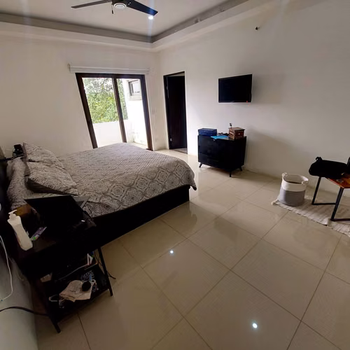 Venta de moderna casa en con cocina amplia y patio para disfrutar en La Guácima