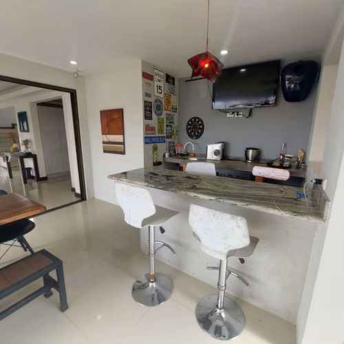 Venta de moderna casa en con cocina amplia y patio para disfrutar en La Guácima